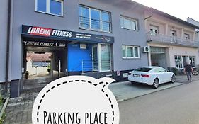 Apartment Anna - Free Airport Pickup Until Midnight Or Dropoff Anytime - Please Give 3 Days Advance Notice - Long Term Parking Available